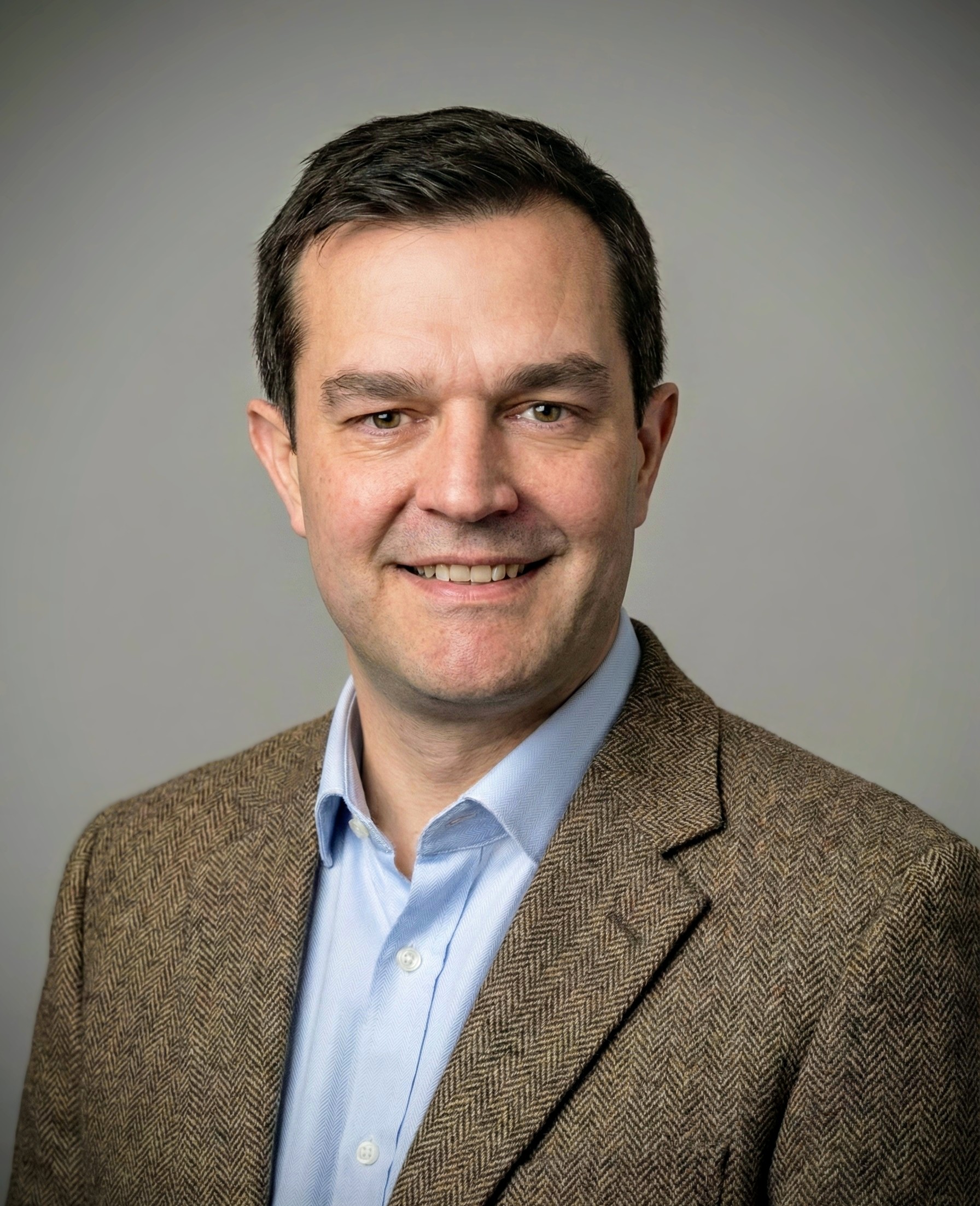 Mr. Josh Lamb, private hip and knee replacement surgeon